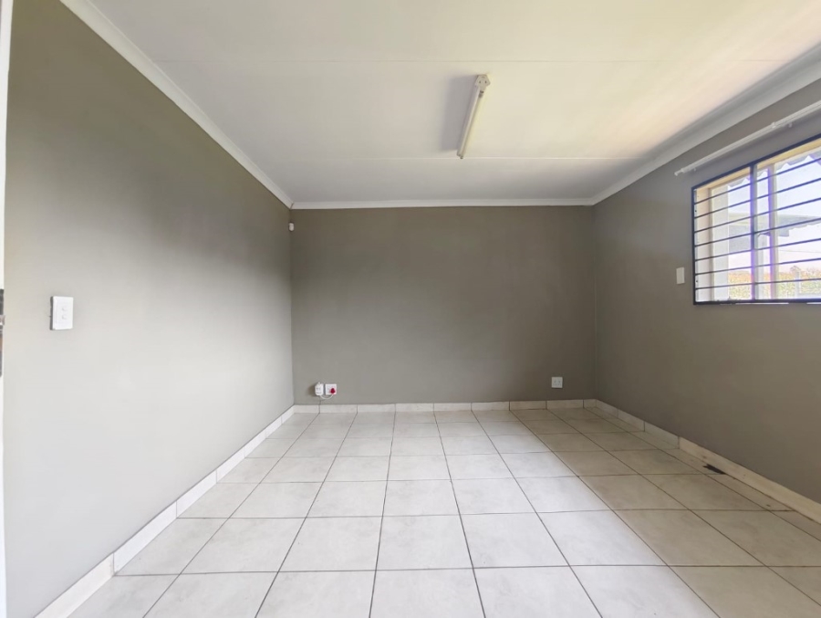 1 Bedroom Property for Sale in Hartbeesfontein North West